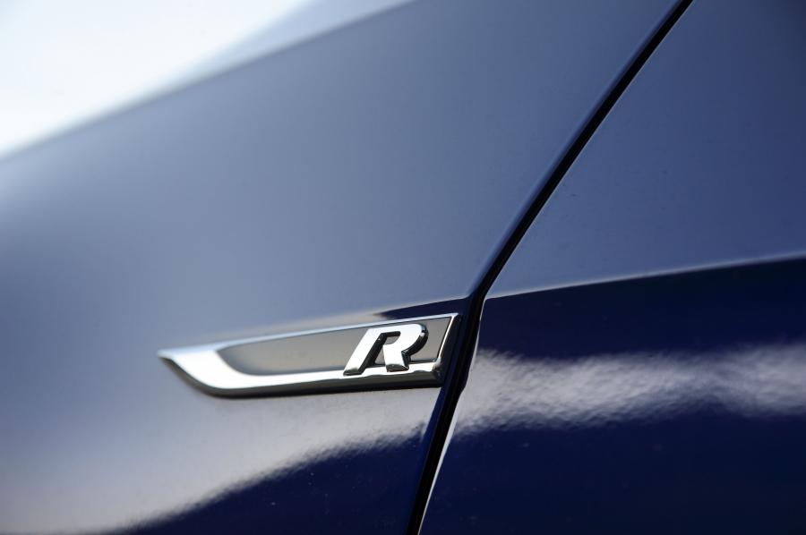 Логотип Volkswagen Golf R 5-Door 2017 года  (ZA) (фото 5 из 8)